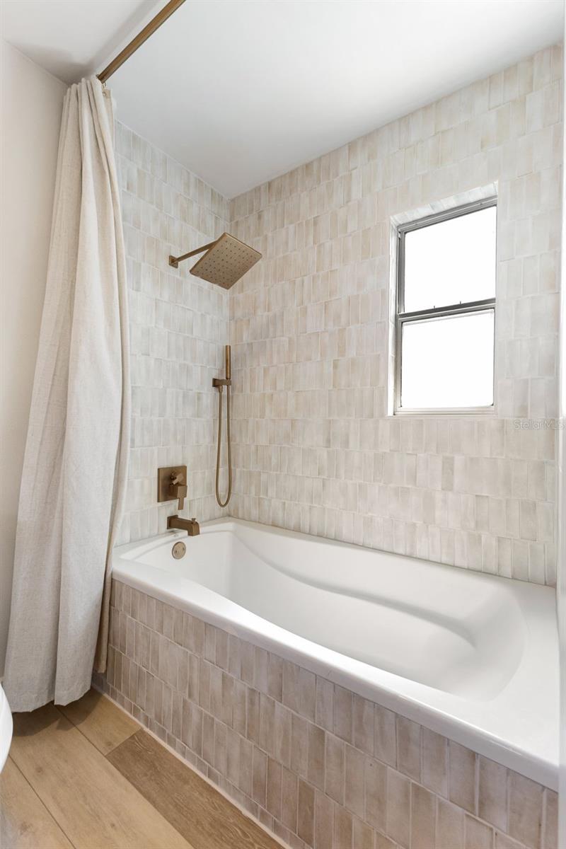 4618 BAYSHORE BLVD NE