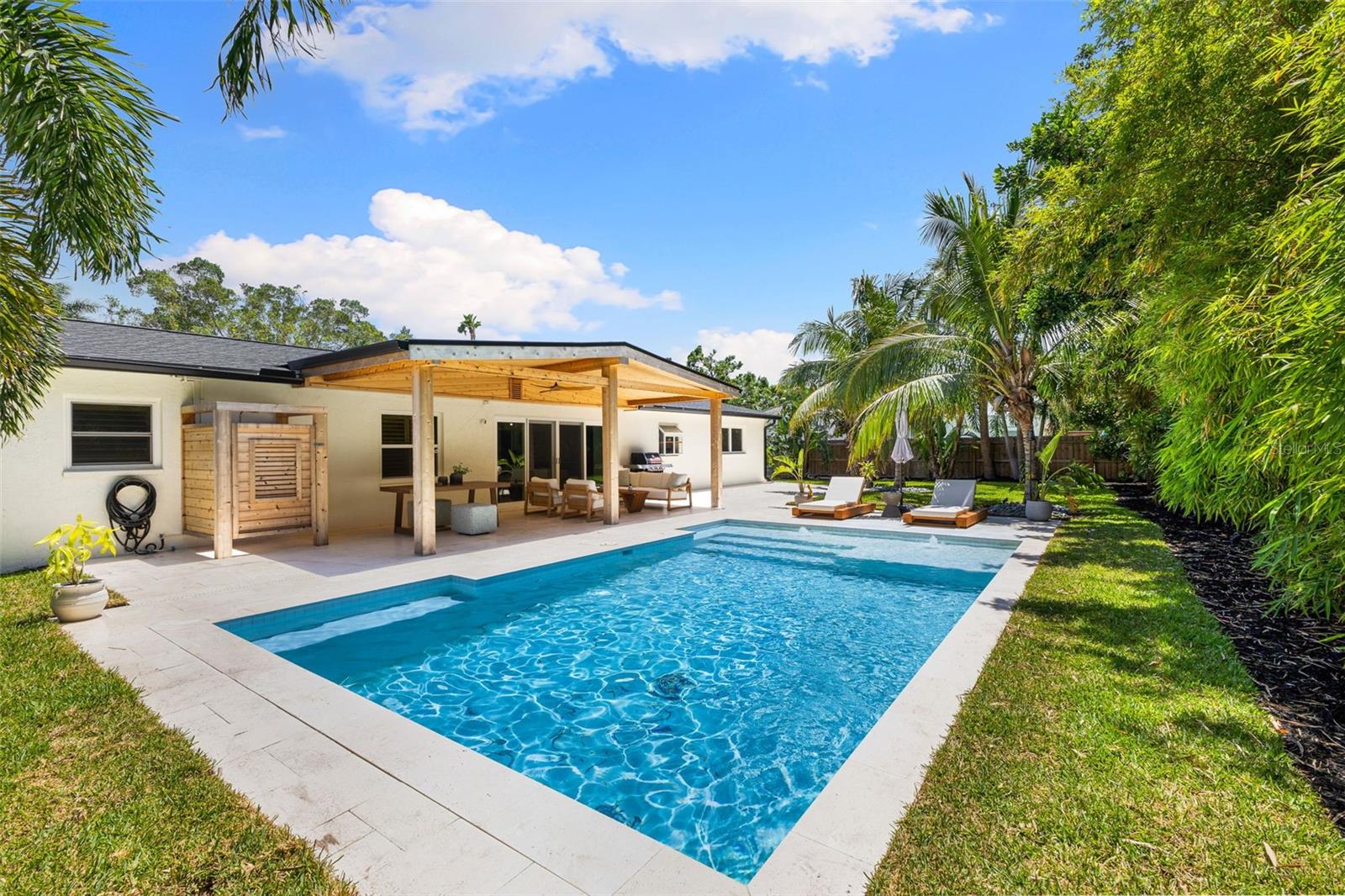 4618 BAYSHORE BLVD NE