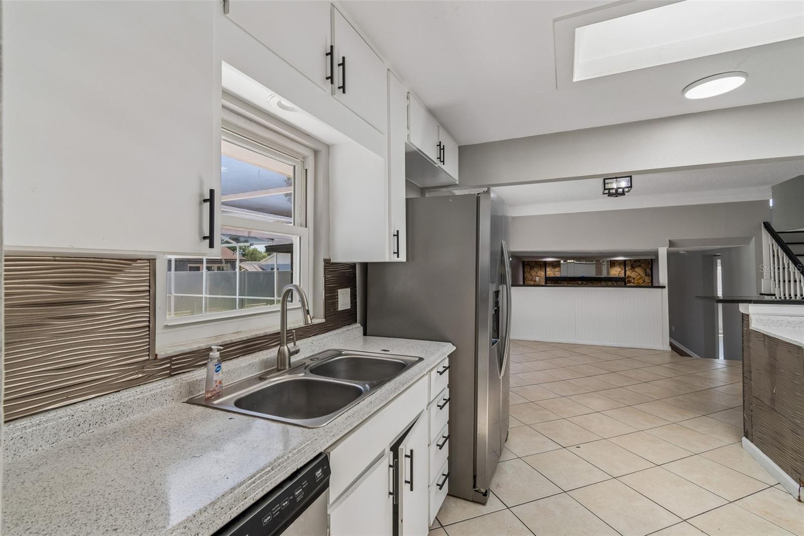 7111 GATEWAY CT