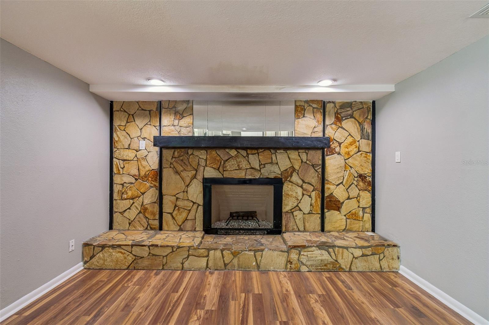7111 GATEWAY CT