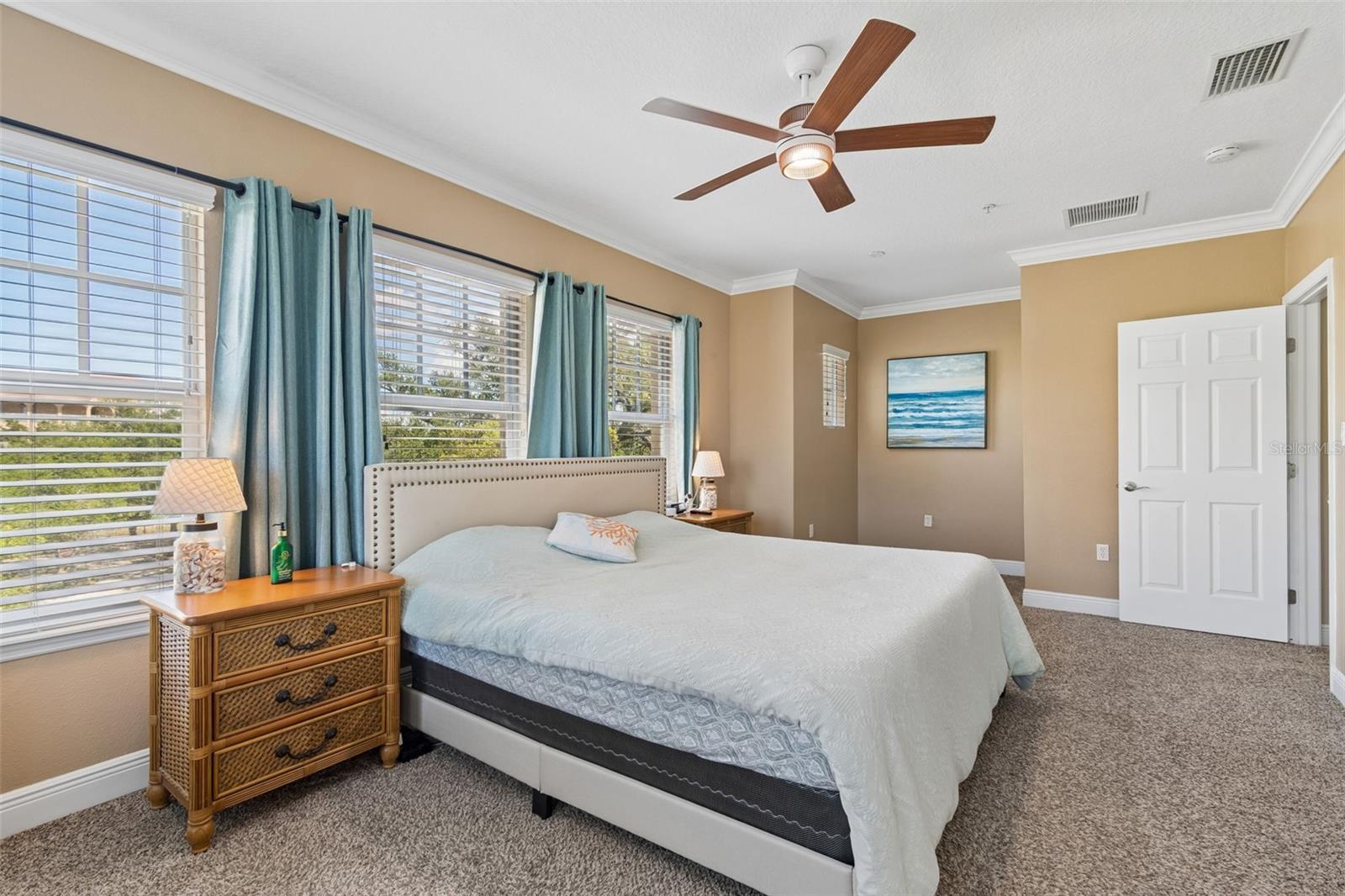 650 SIREN WIND LN
