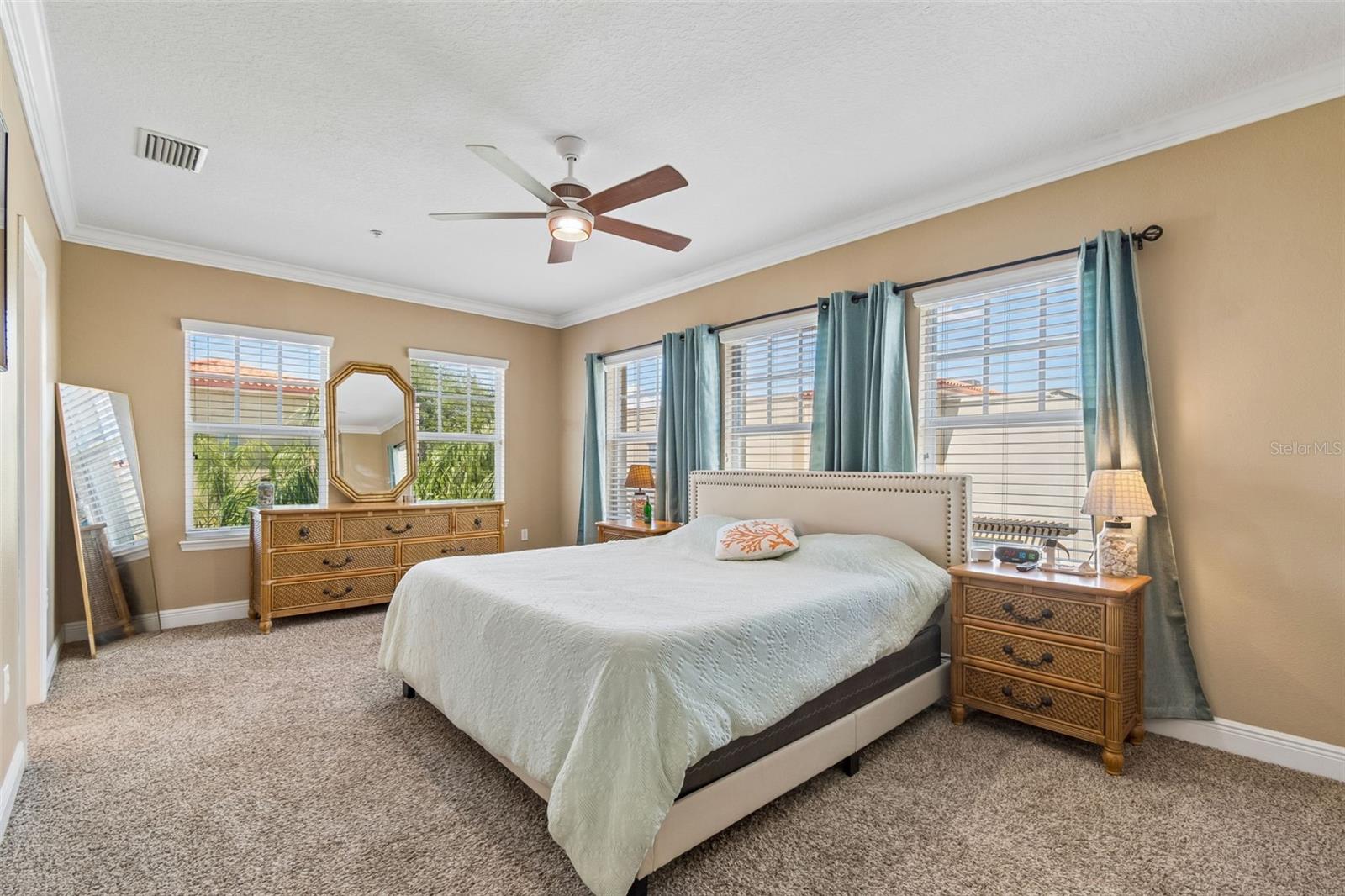 650 SIREN WIND LN
