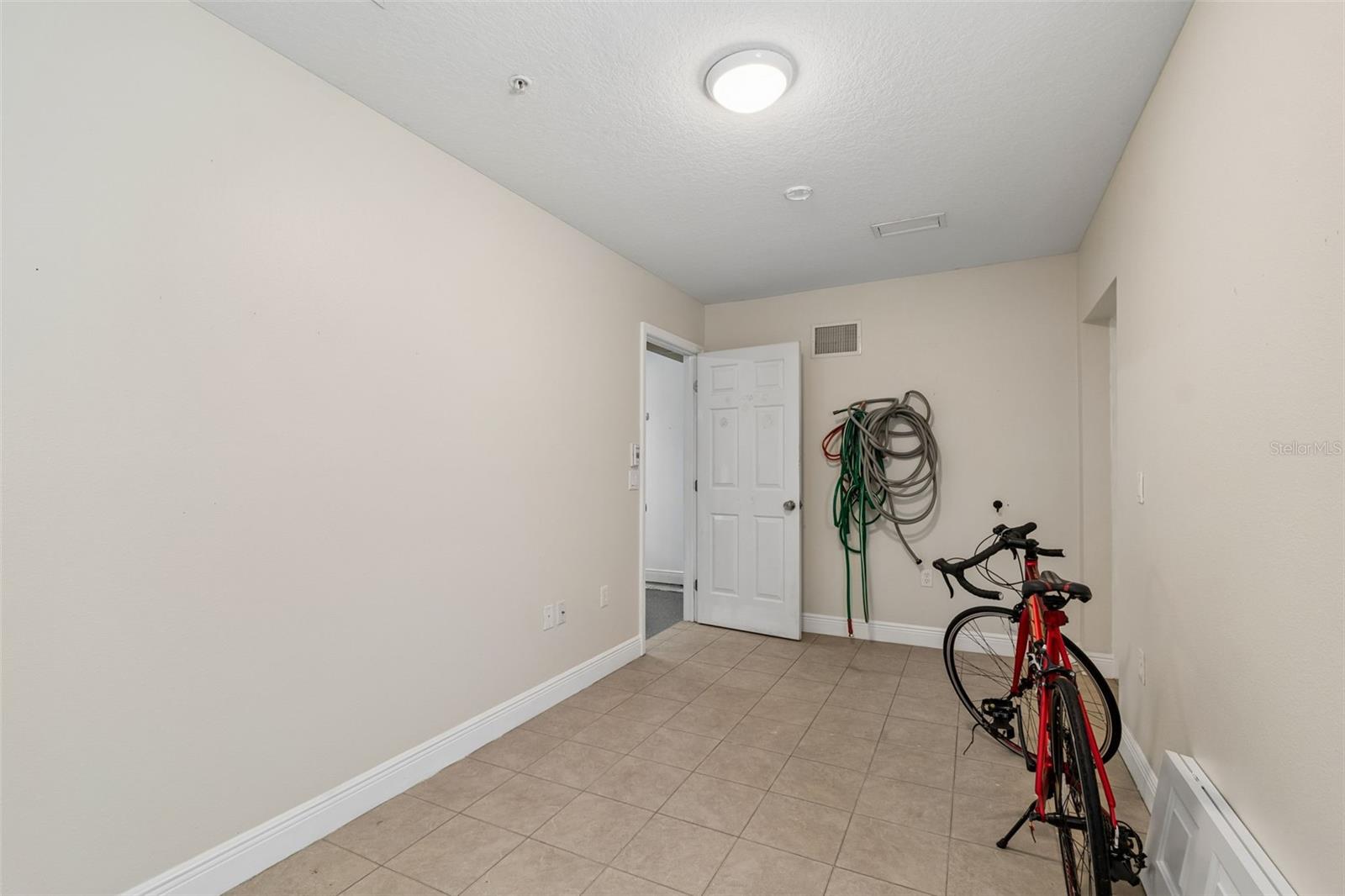 650 SIREN WIND LN