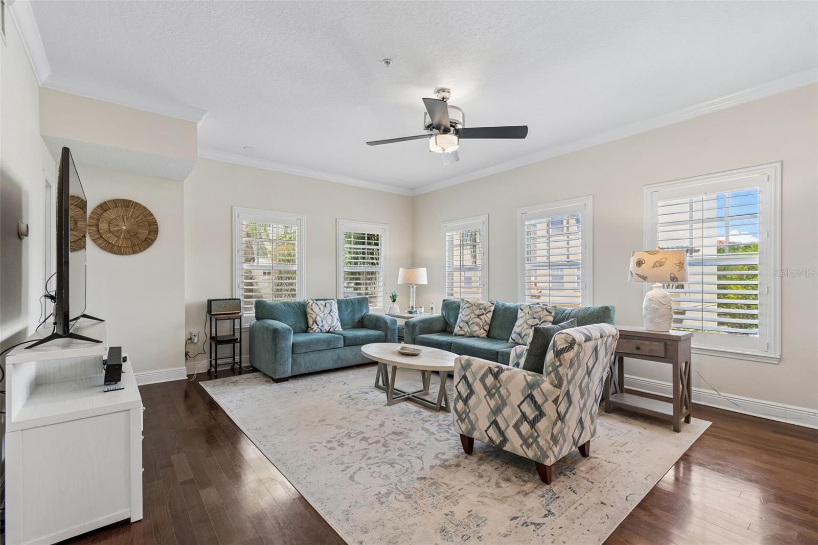 650 SIREN WIND LN
