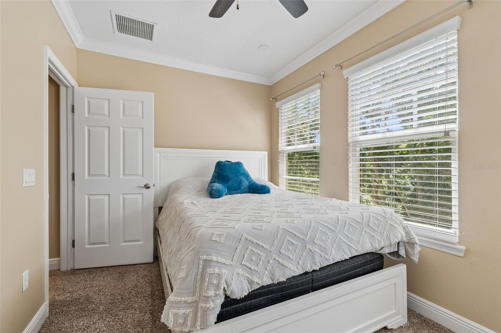 650 SIREN WIND LN