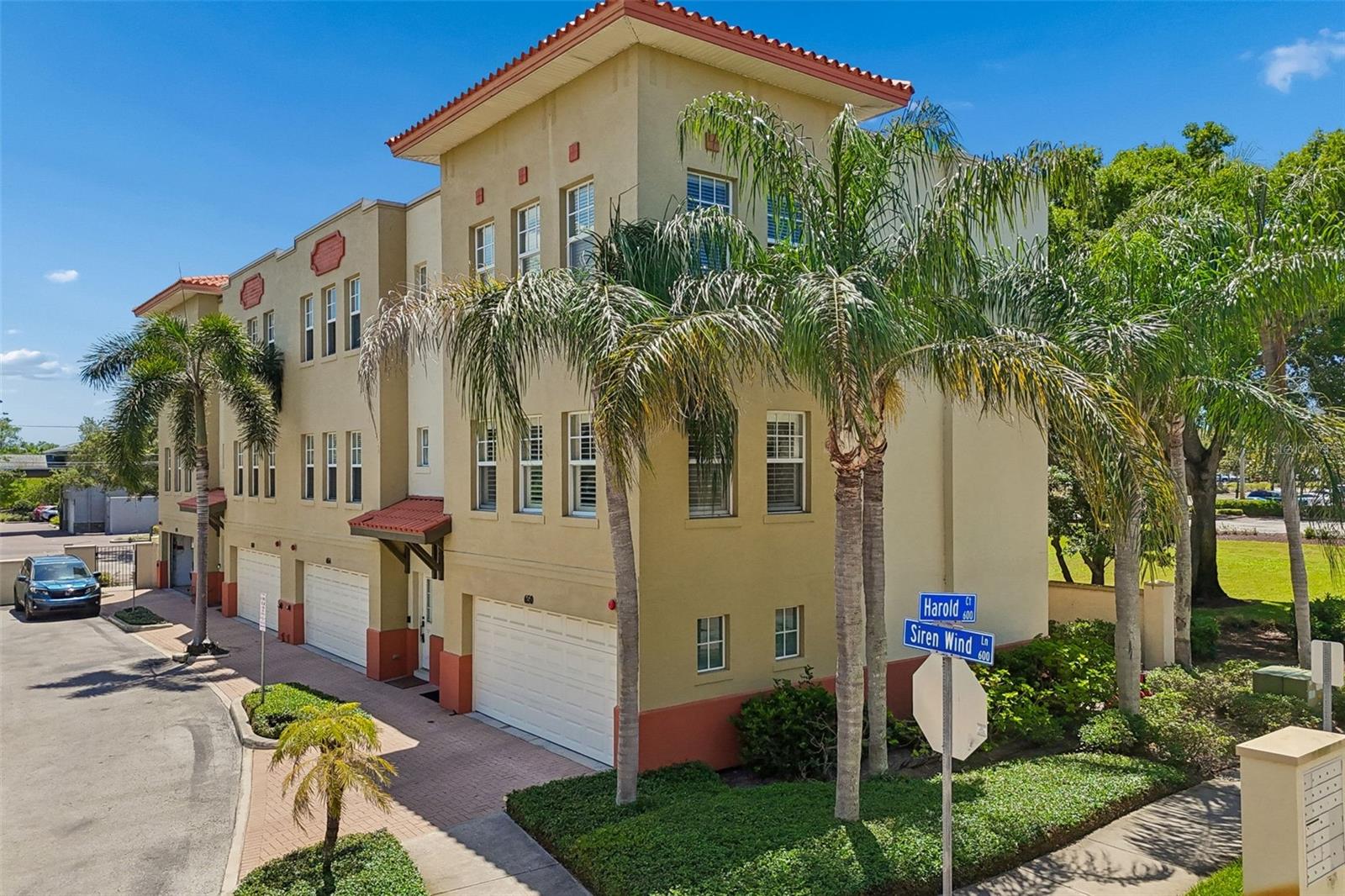 650 SIREN WIND LN