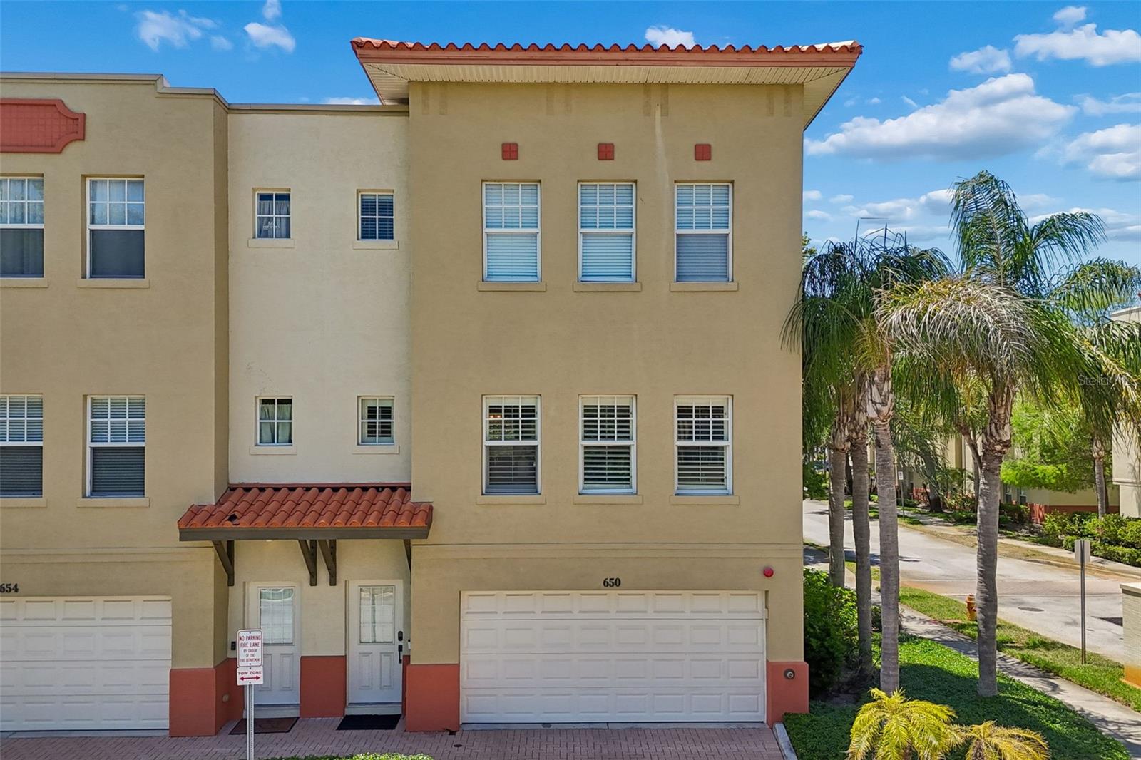 650 SIREN WIND LN