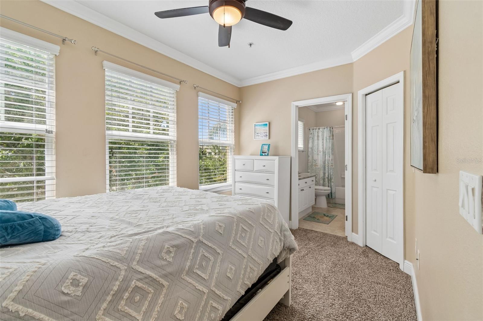 650 SIREN WIND LN