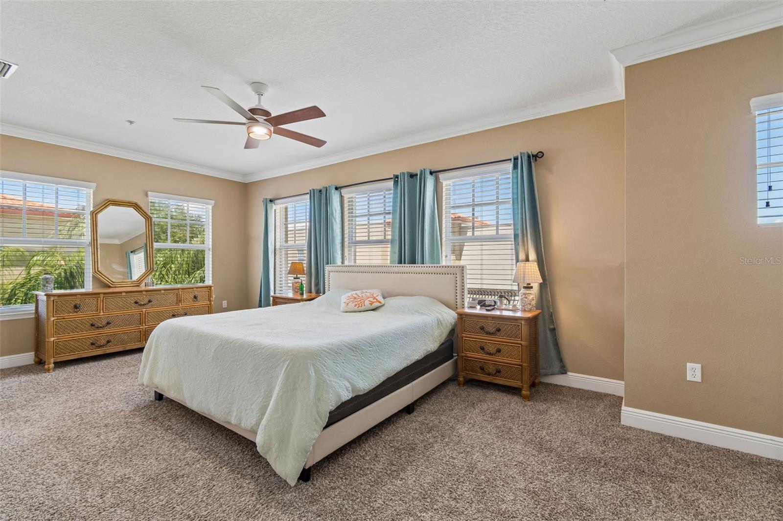 650 SIREN WIND LN