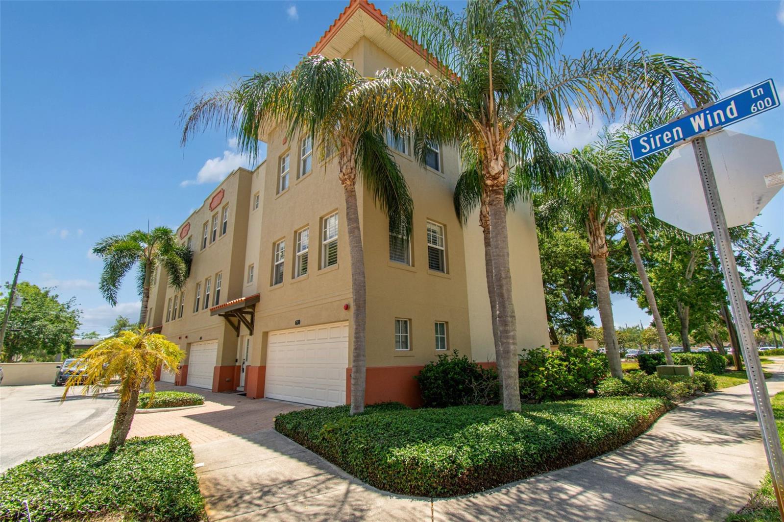 650 SIREN WIND LN
