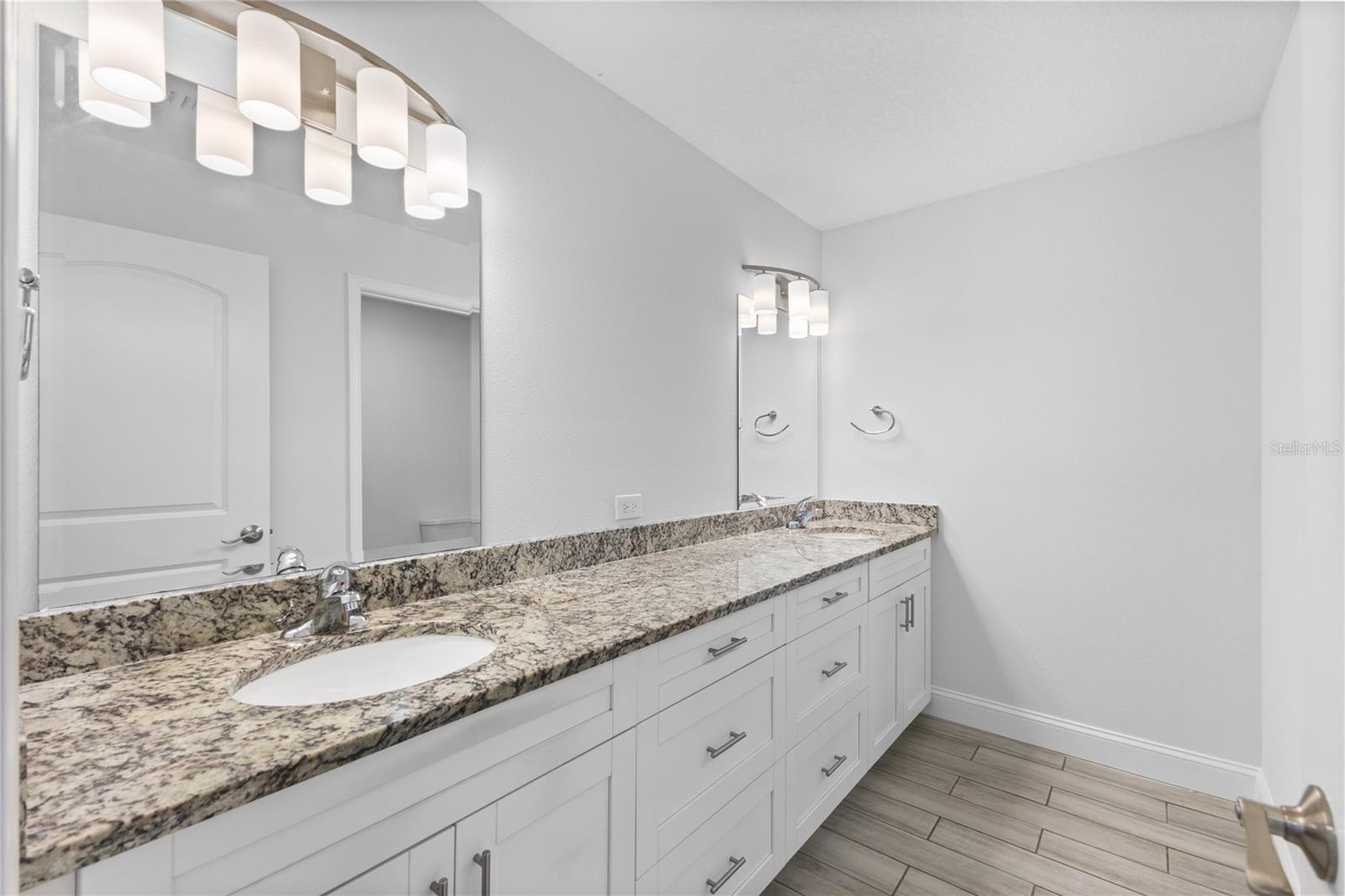 8702-8708 KENYON VIEW CT