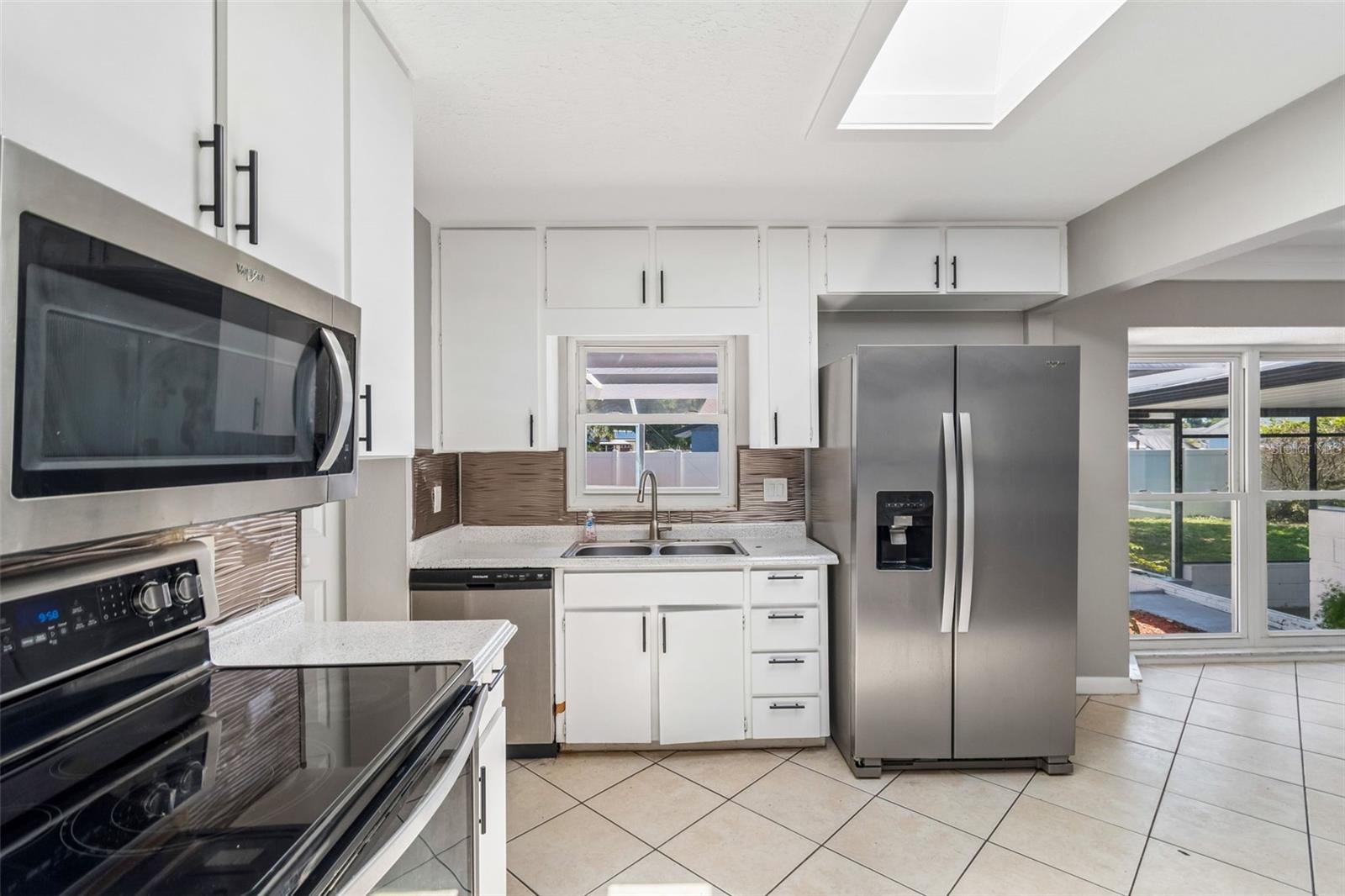 7111 GATEWAY CT