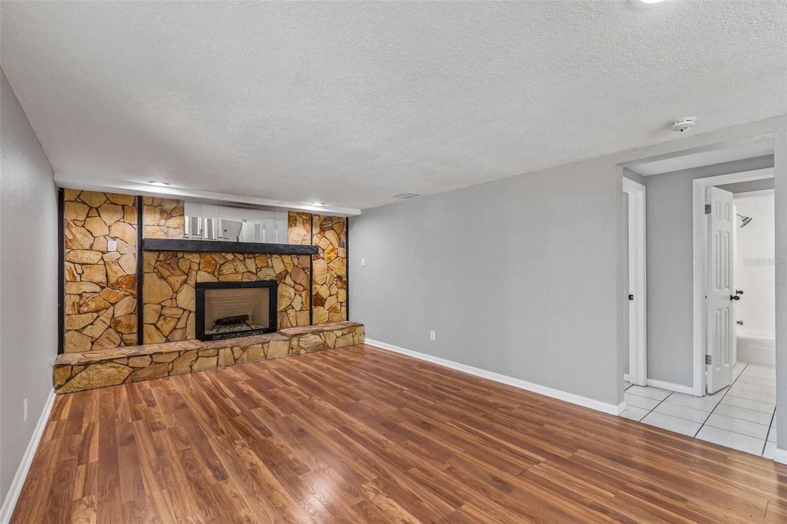 7111 GATEWAY CT