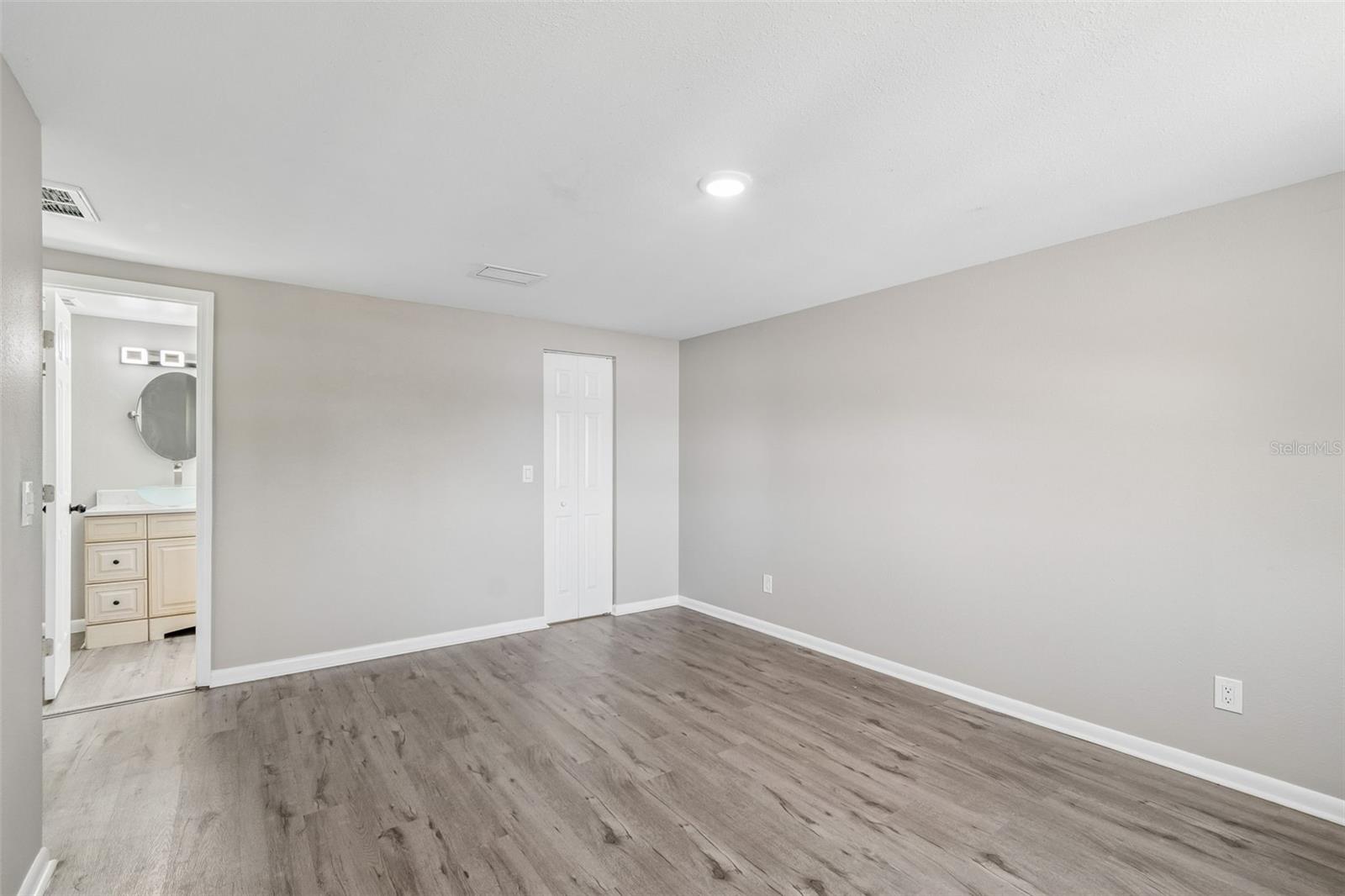 7111 GATEWAY CT