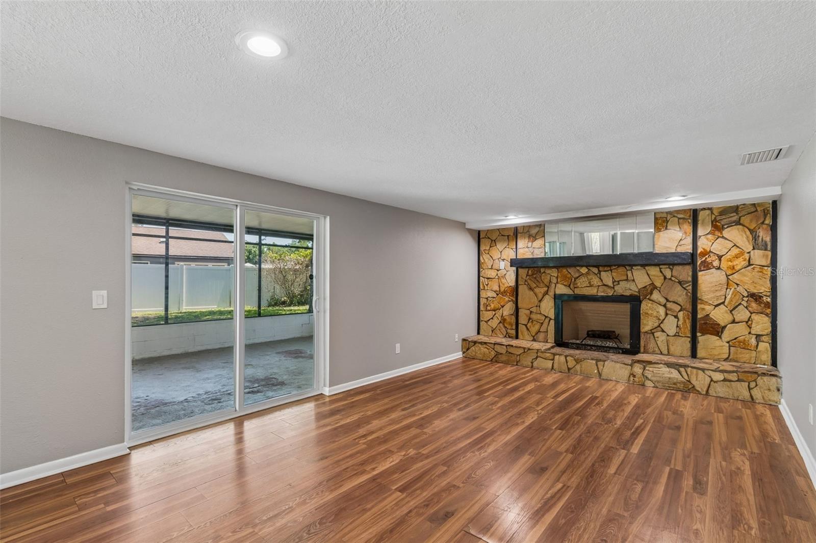 7111 GATEWAY CT
