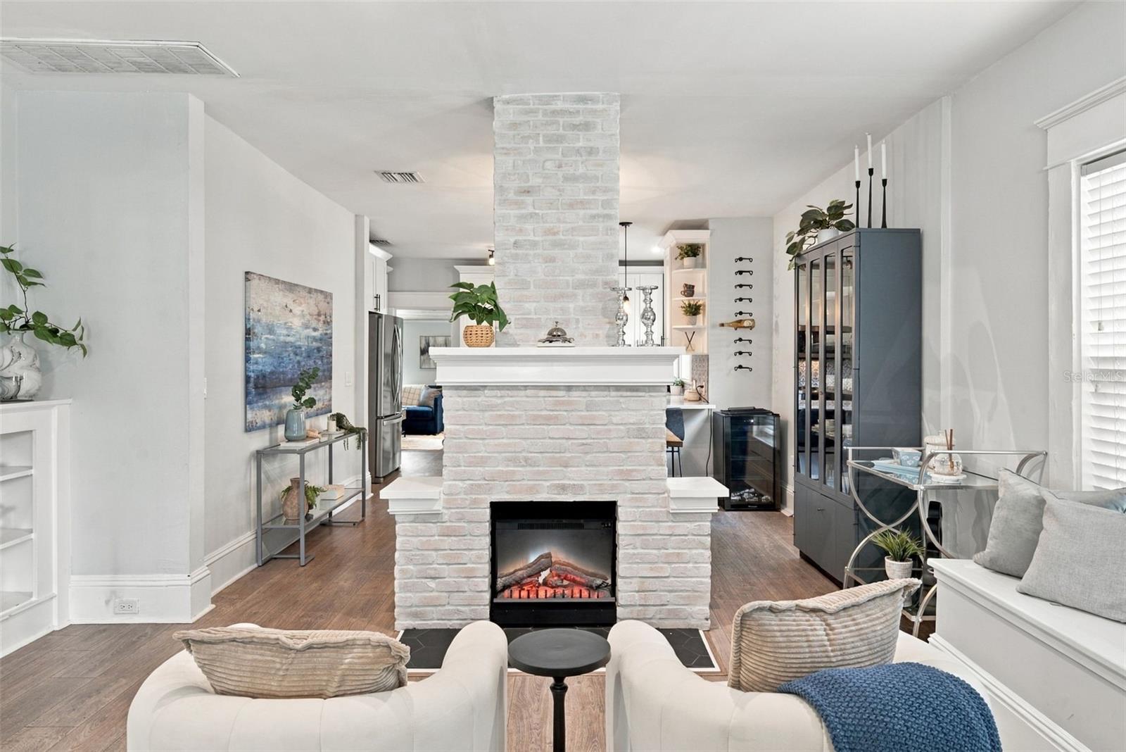 109 E JEAN ST