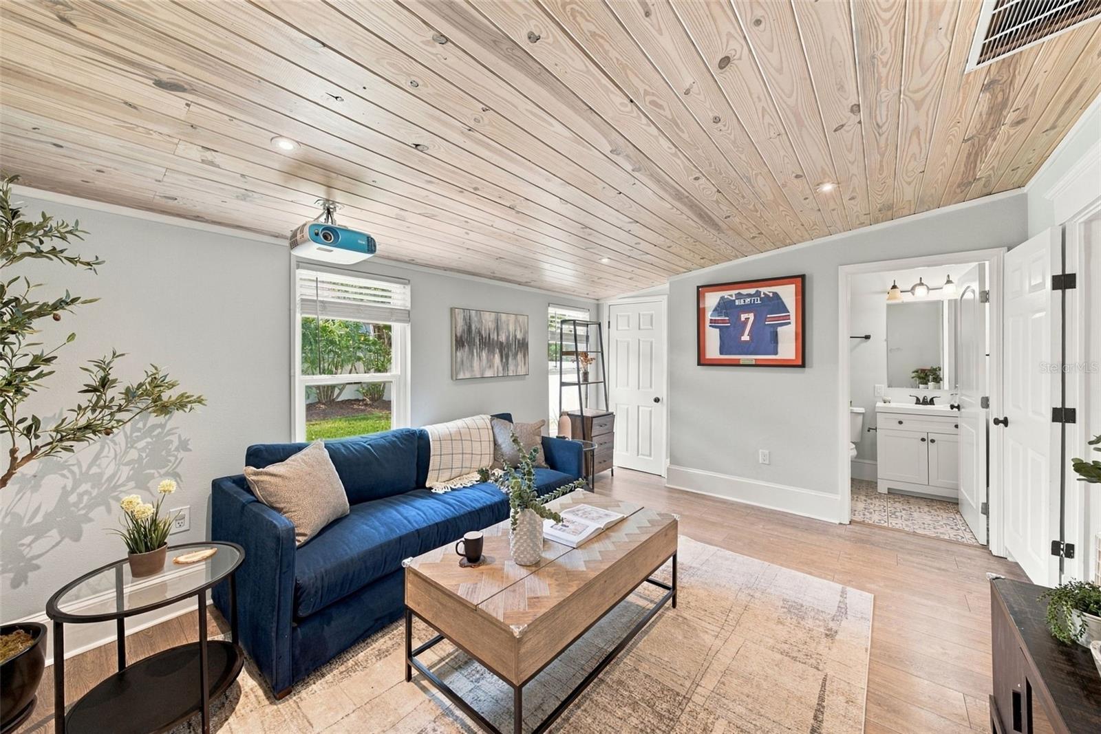 109 E JEAN ST