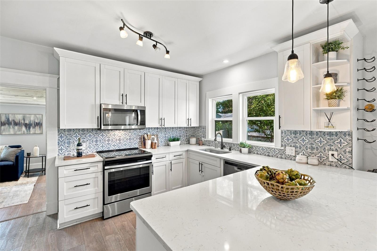 109 E JEAN ST