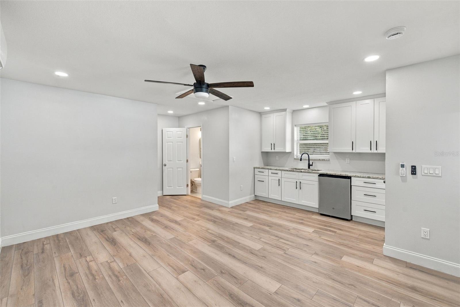 109 E JEAN ST