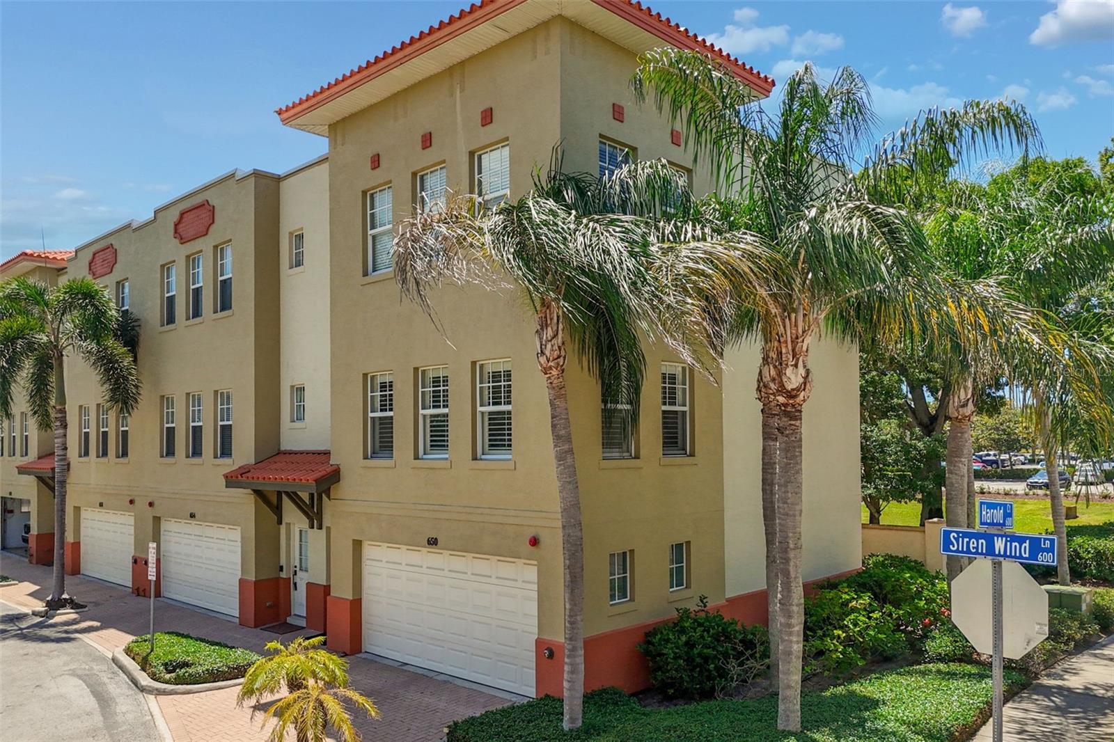650 SIREN WIND LN