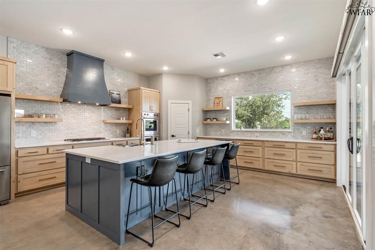 210 BAY HILL DR