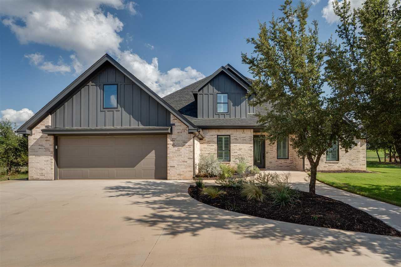 210 BAY HILL DR