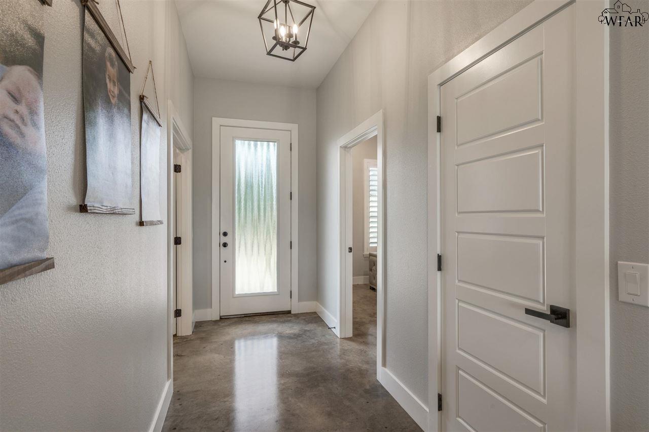 210 BAY HILL DR