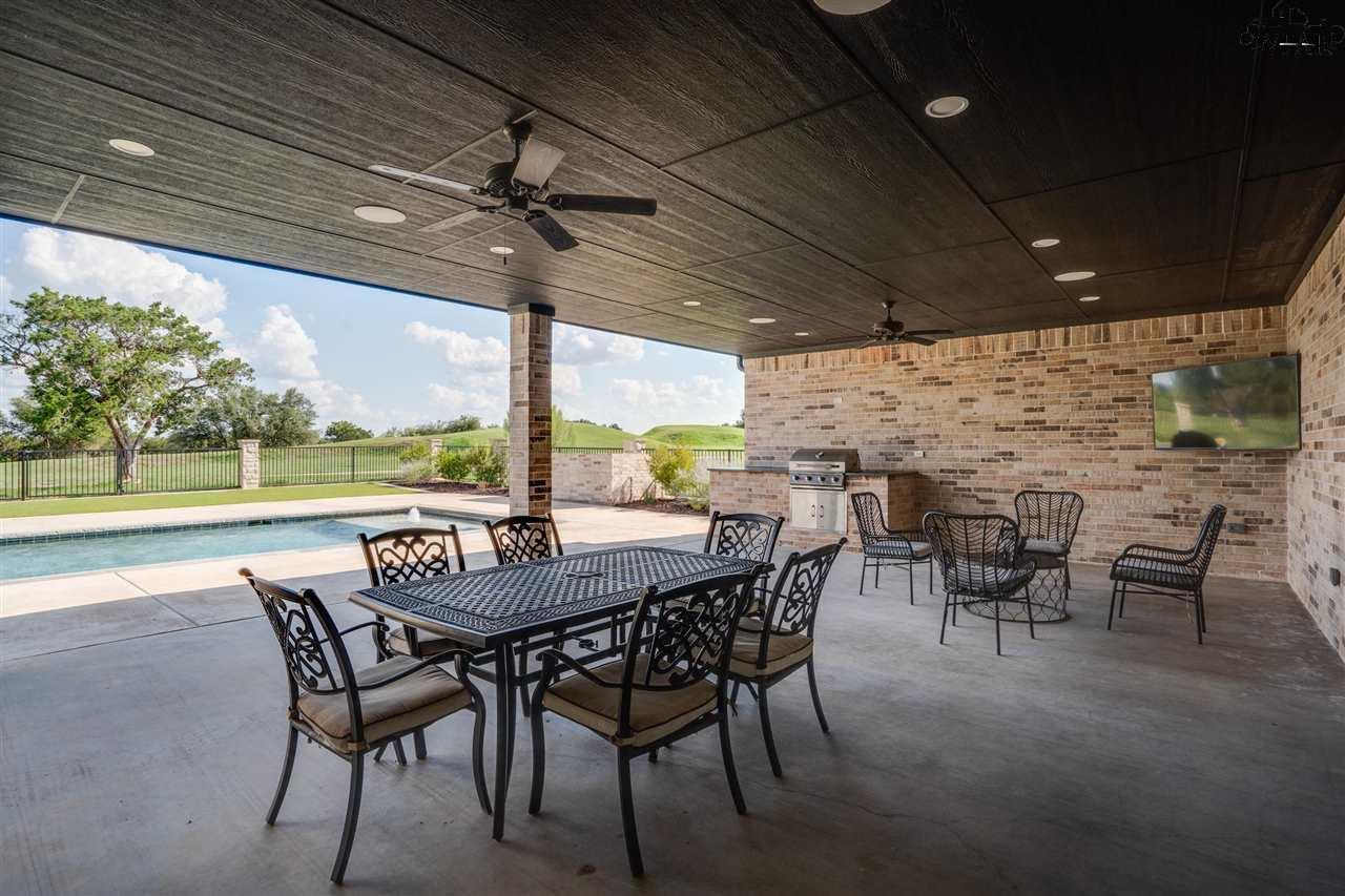 210 BAY HILL DR