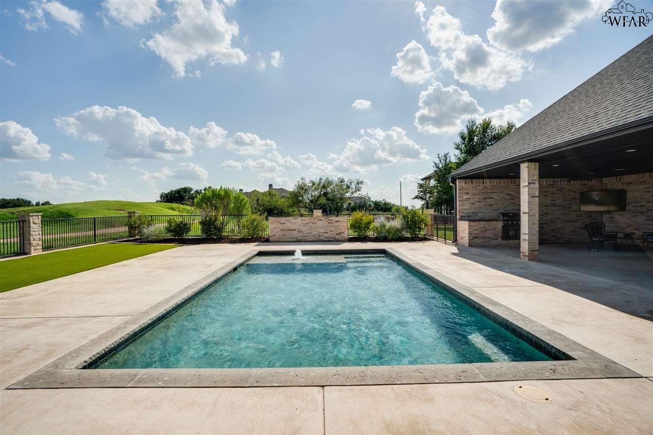 210 BAY HILL DR
