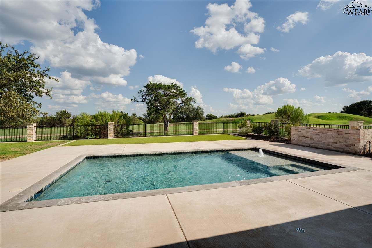 210 BAY HILL DR