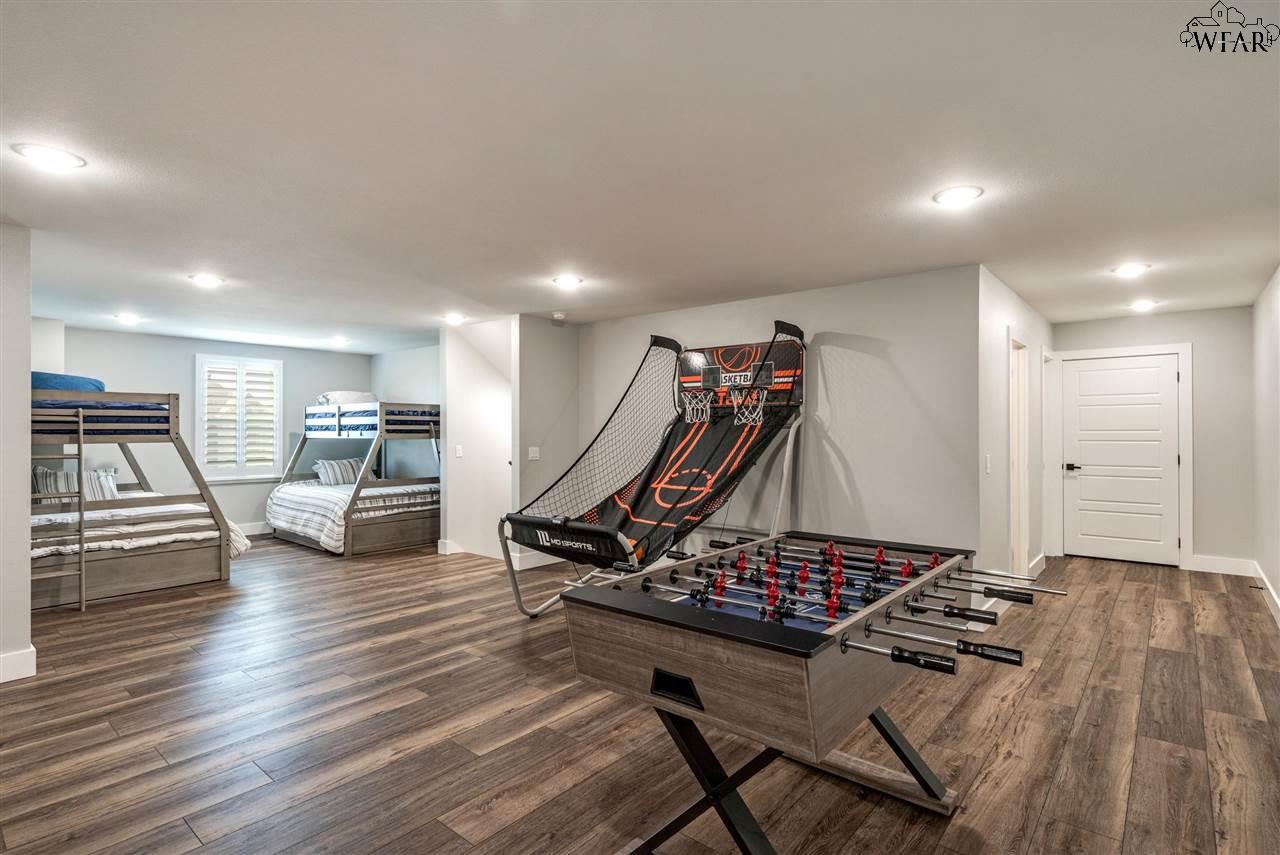 210 BAY HILL DR