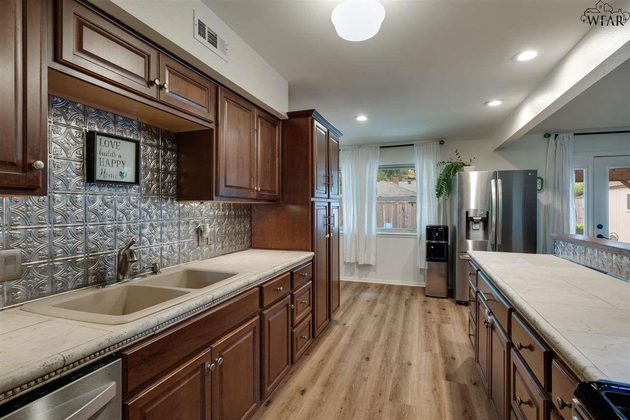 2812 COMPTON ROAD