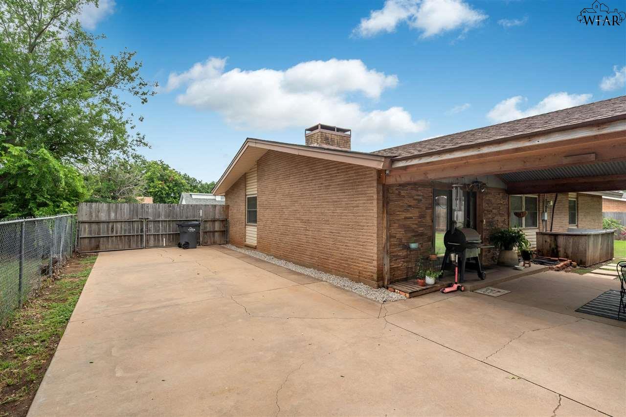 2812 COMPTON ROAD