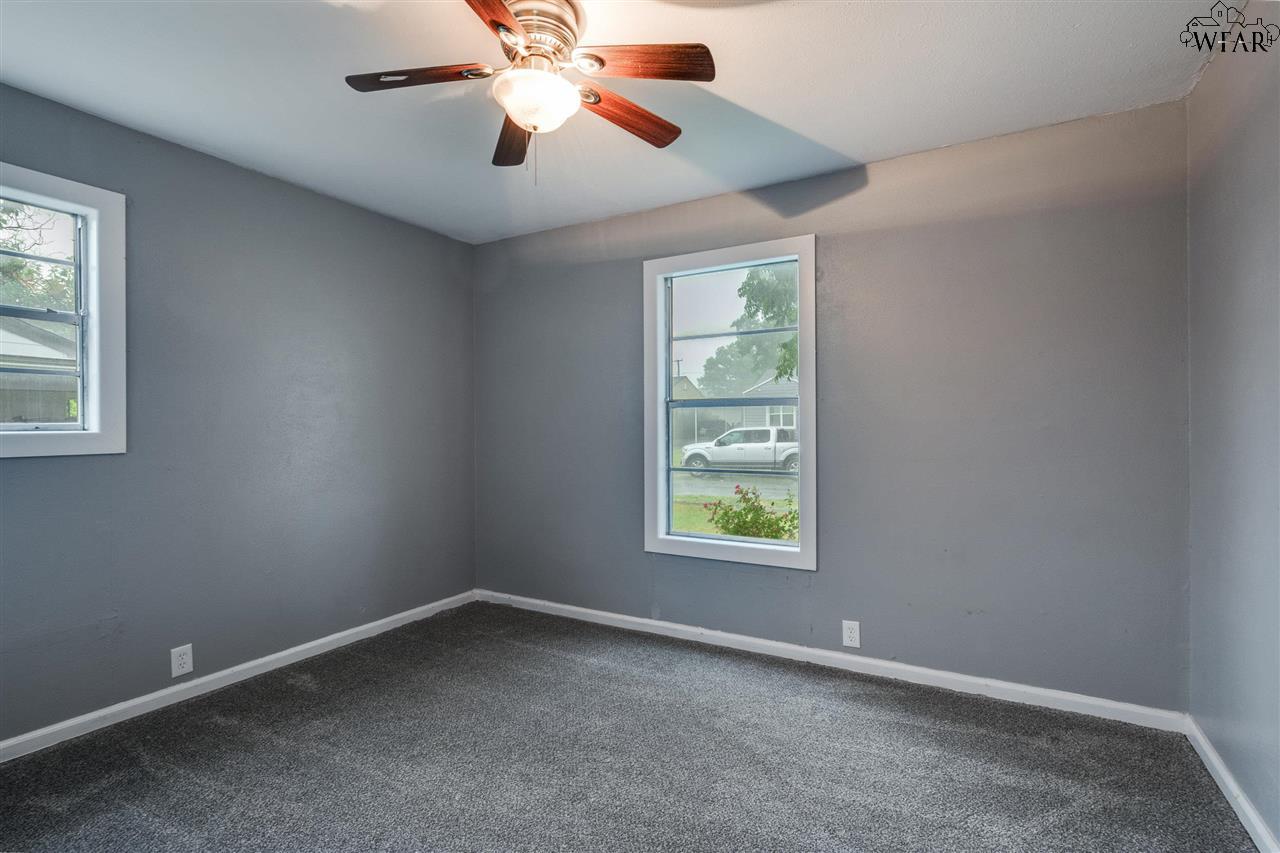 523 W INWOOD DRIVE