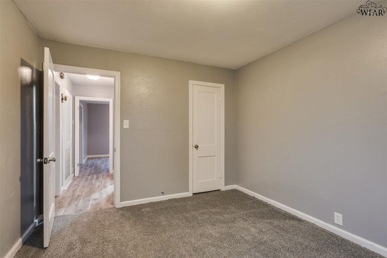 523 W INWOOD DRIVE