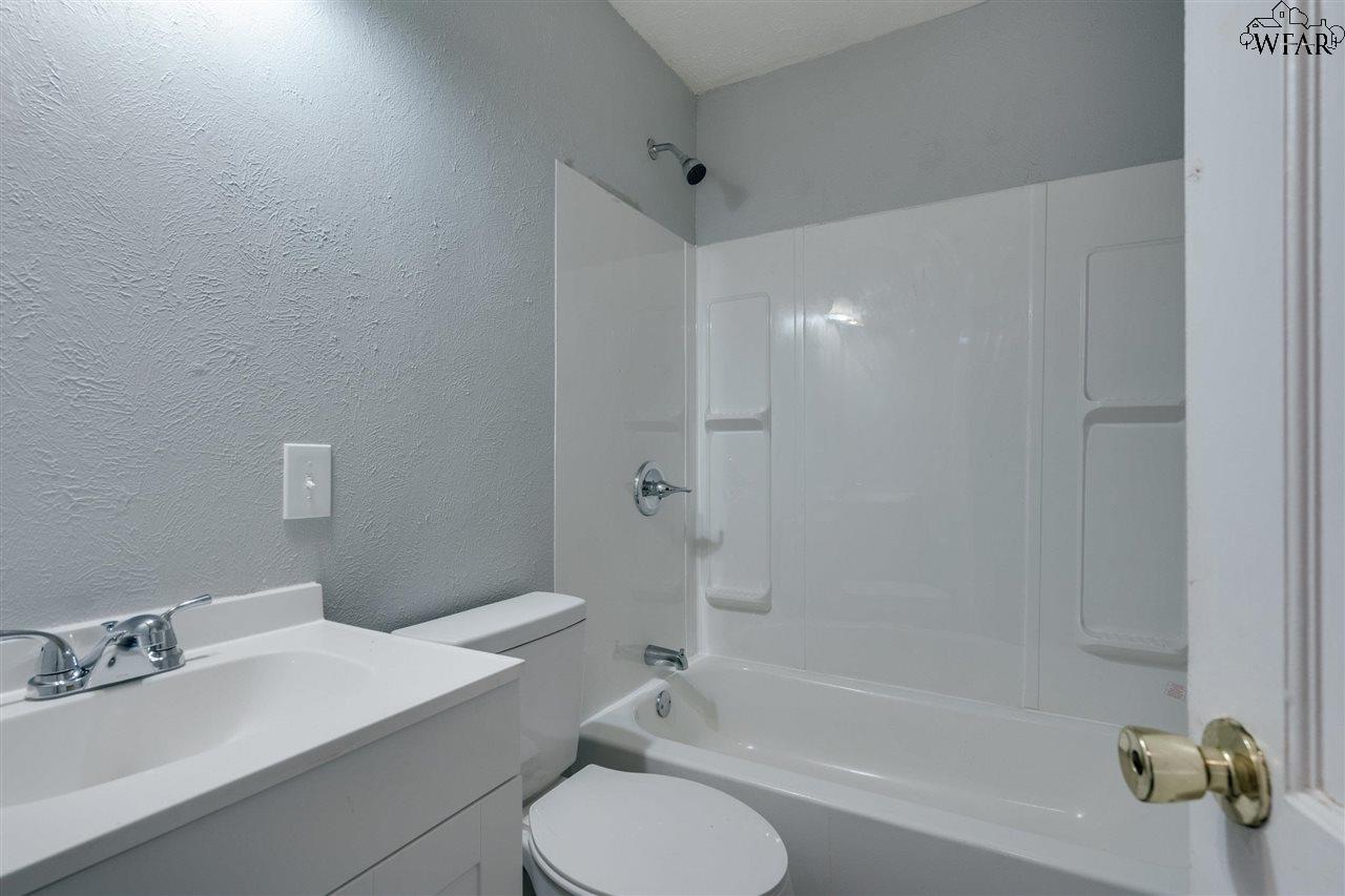 523 W INWOOD DRIVE