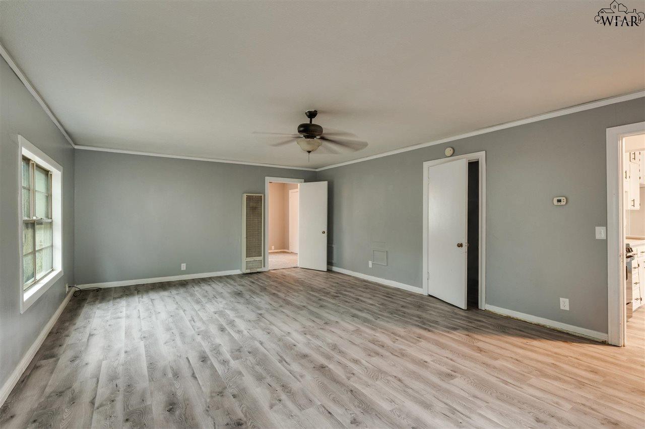 523 W INWOOD DRIVE