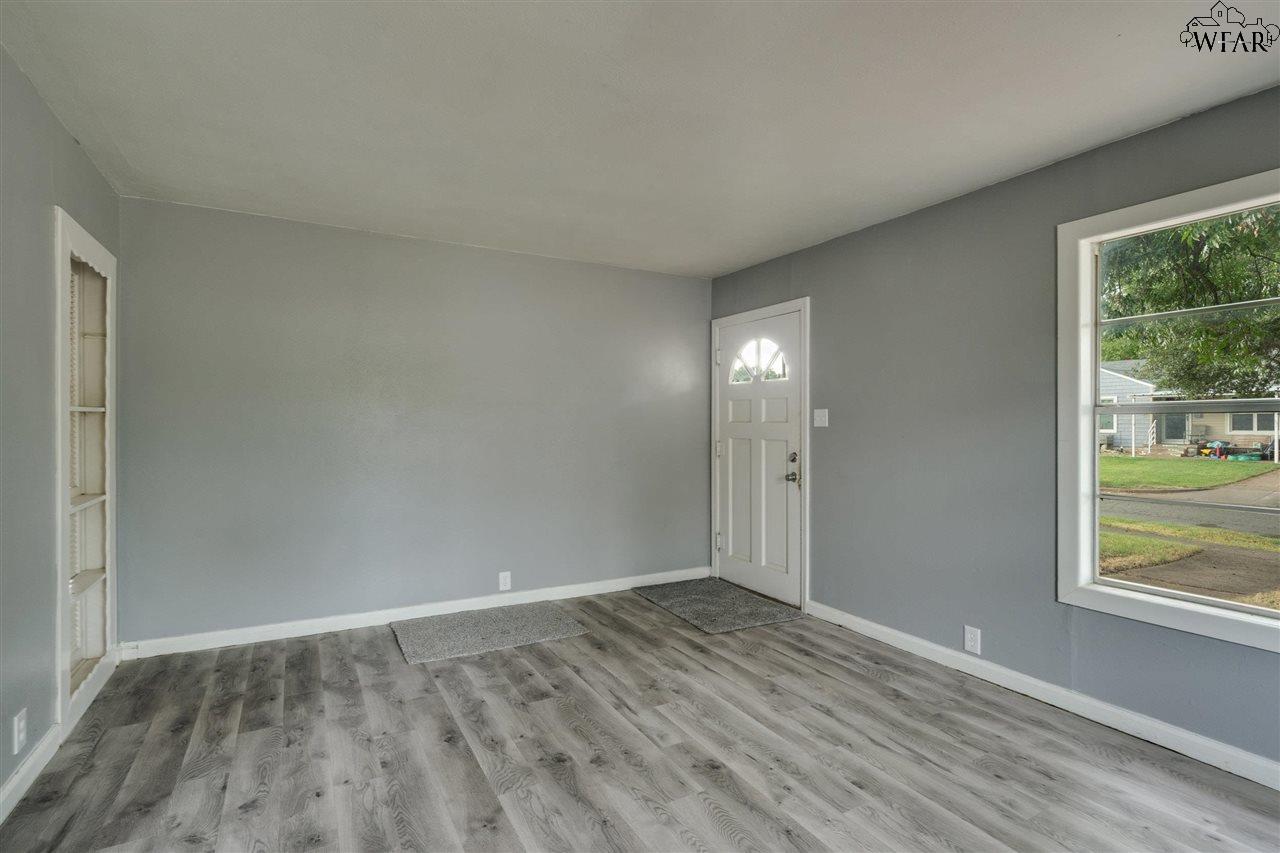 523 W INWOOD DRIVE