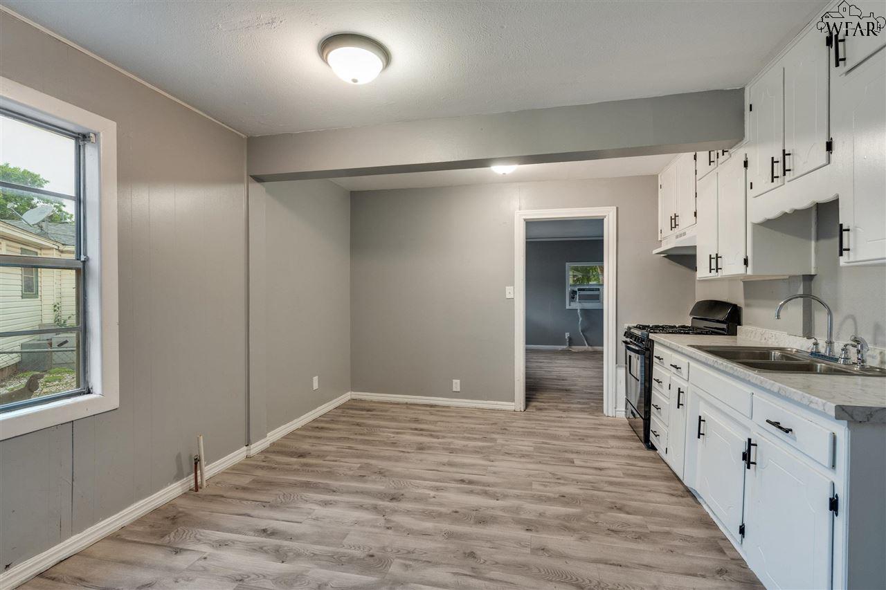 523 W INWOOD DRIVE