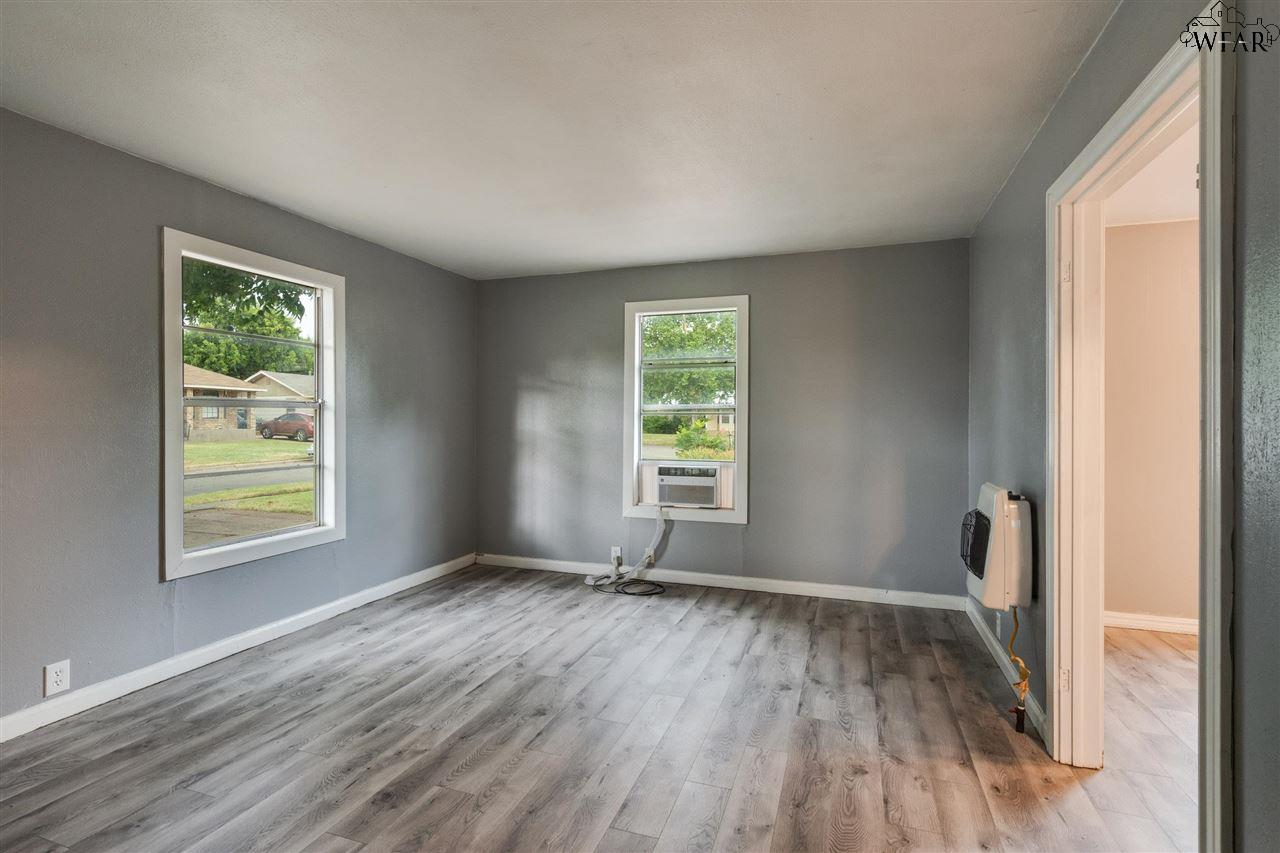 523 W INWOOD DRIVE