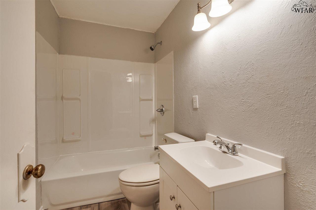 523 W INWOOD DRIVE