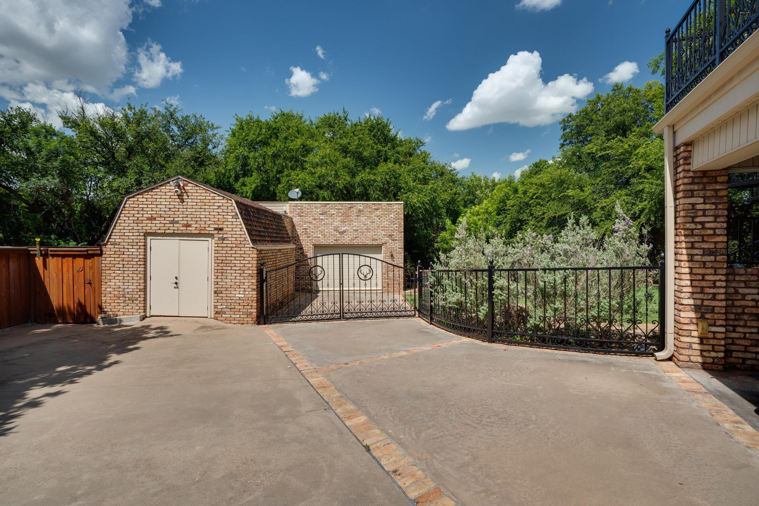 4203 DRIFTWOOD DRIVE