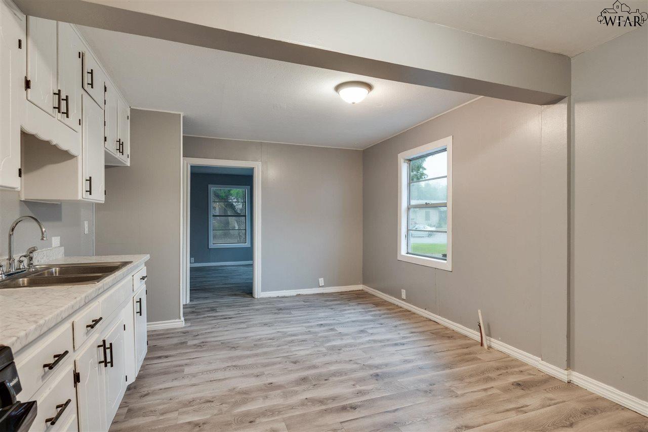523 W INWOOD DRIVE