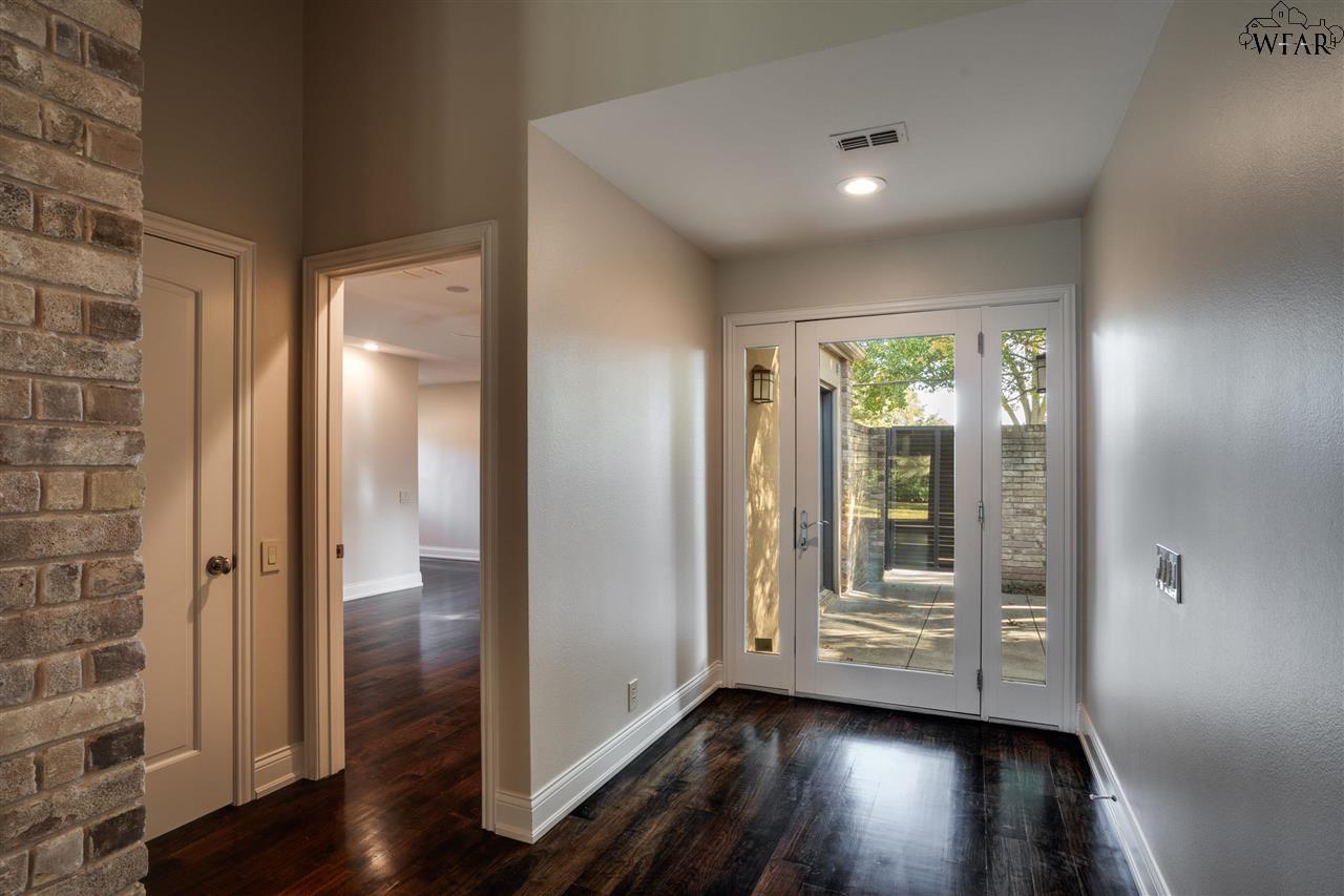 2516 BEEFEATER DRIVE