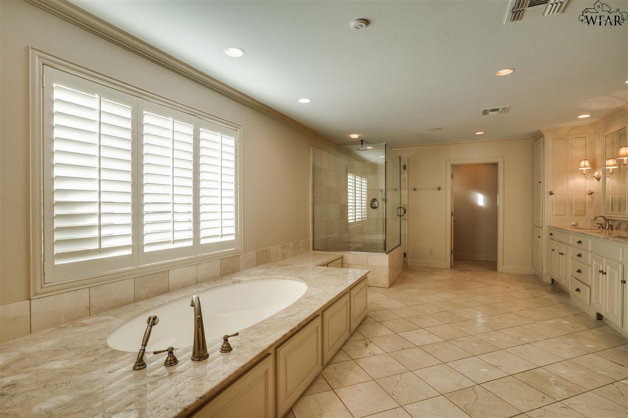 2516 BEEFEATER DRIVE