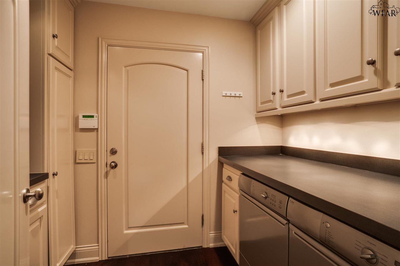 2516 BEEFEATER DRIVE