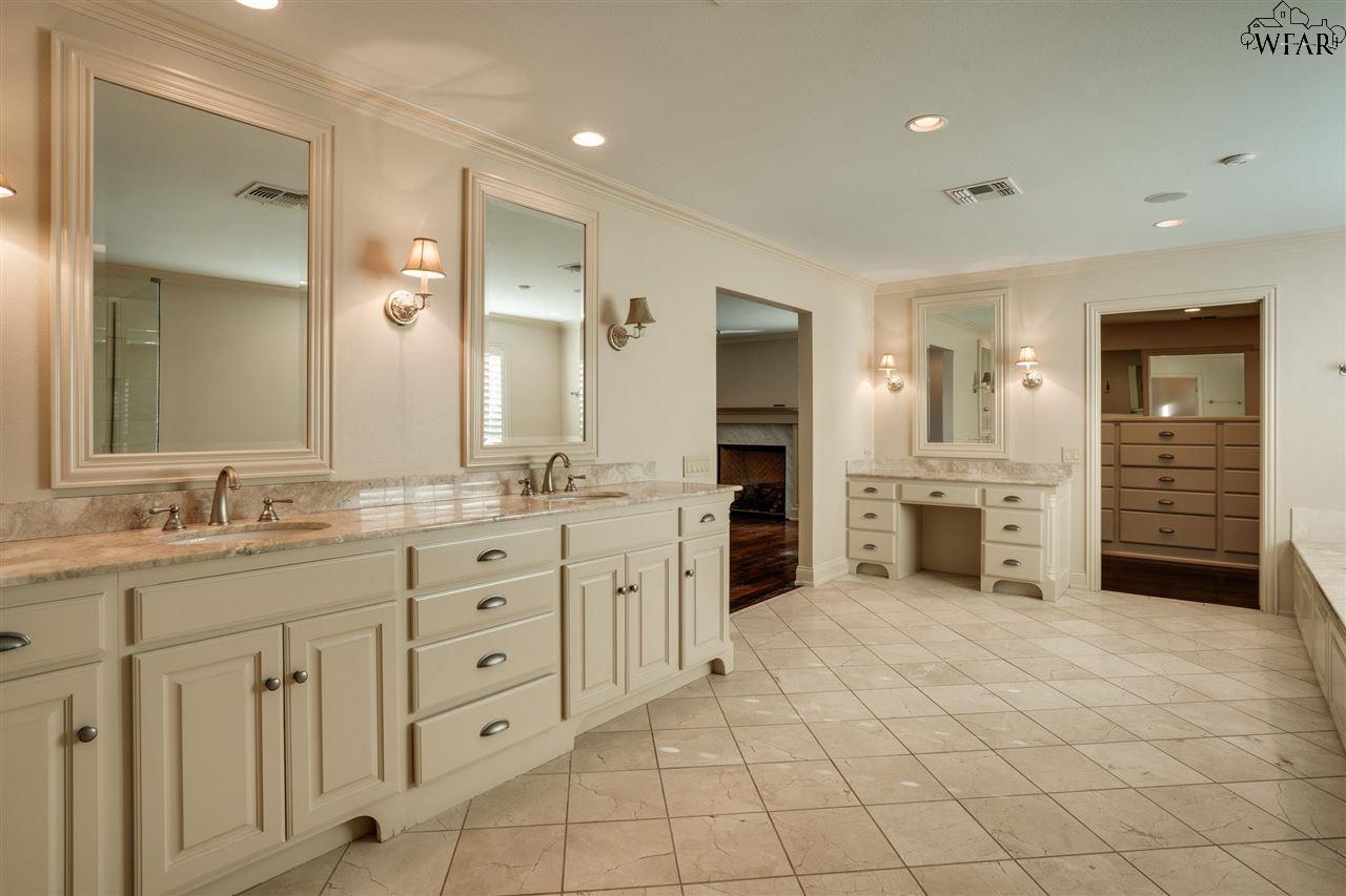 2516 BEEFEATER DRIVE