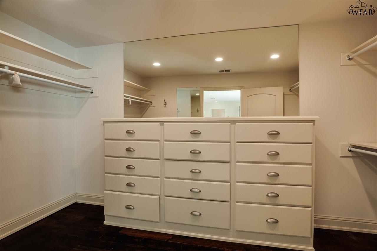 2516 BEEFEATER DRIVE