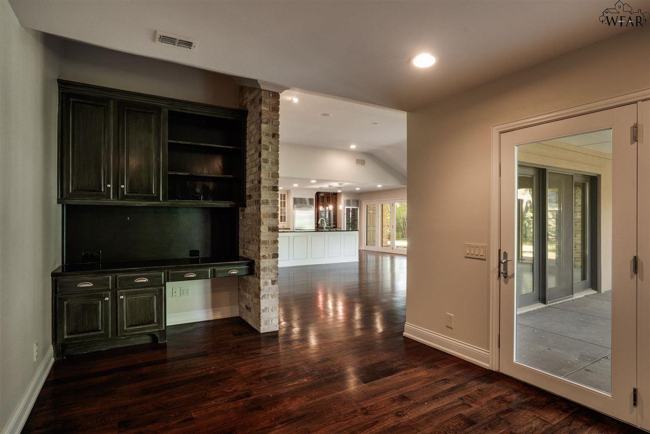 2516 BEEFEATER DRIVE