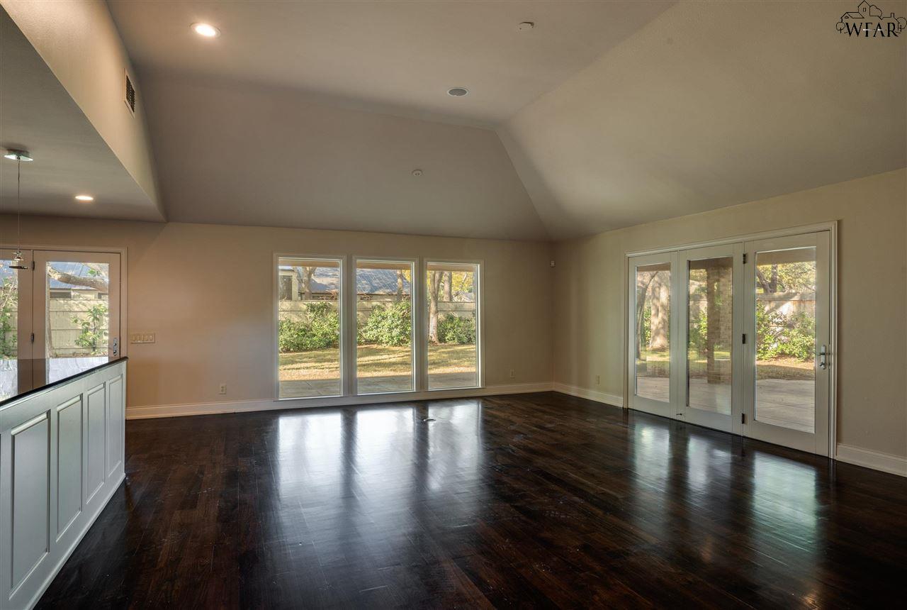 2516 BEEFEATER DRIVE